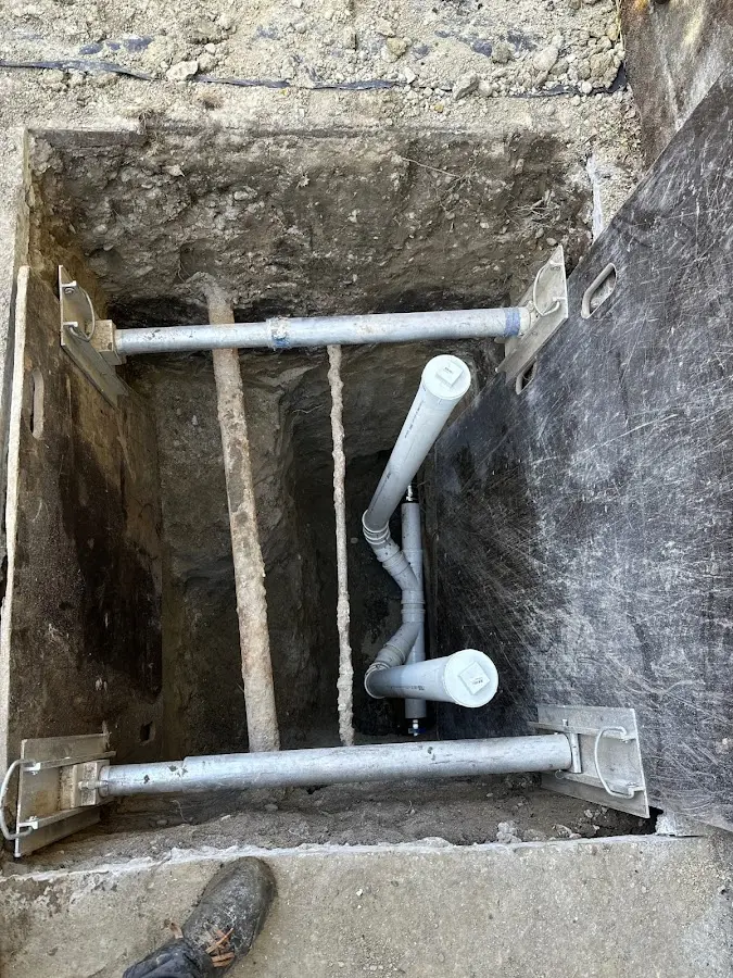 Experienced plumber completing Drain Cleaning work in Lutz